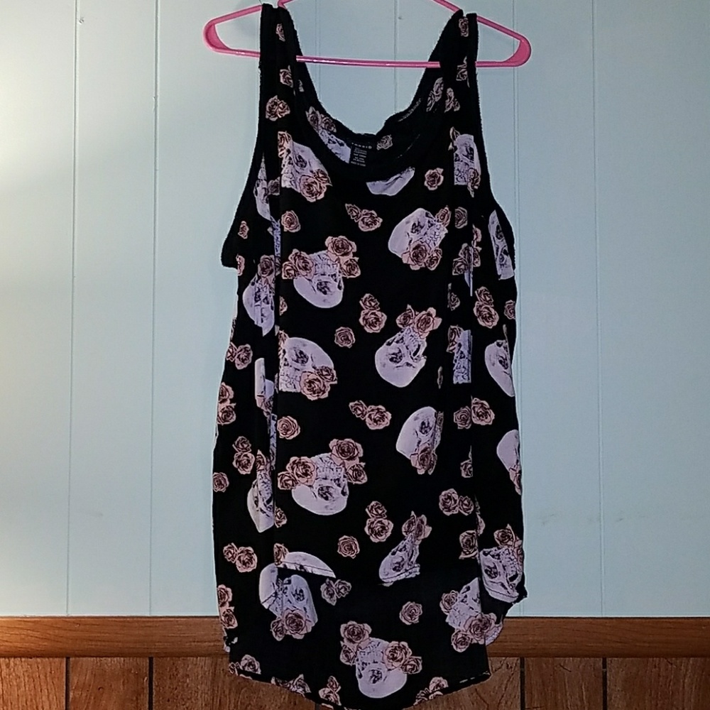 Torrid Size 2 roses and skulls high low tank